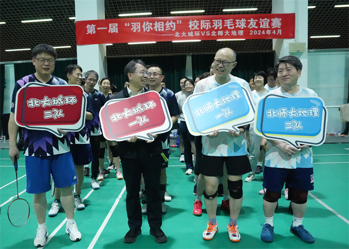 a2e2b1d926cf45a9b1f94cc979238557.jpg 图2:参赛队伍2.jpg