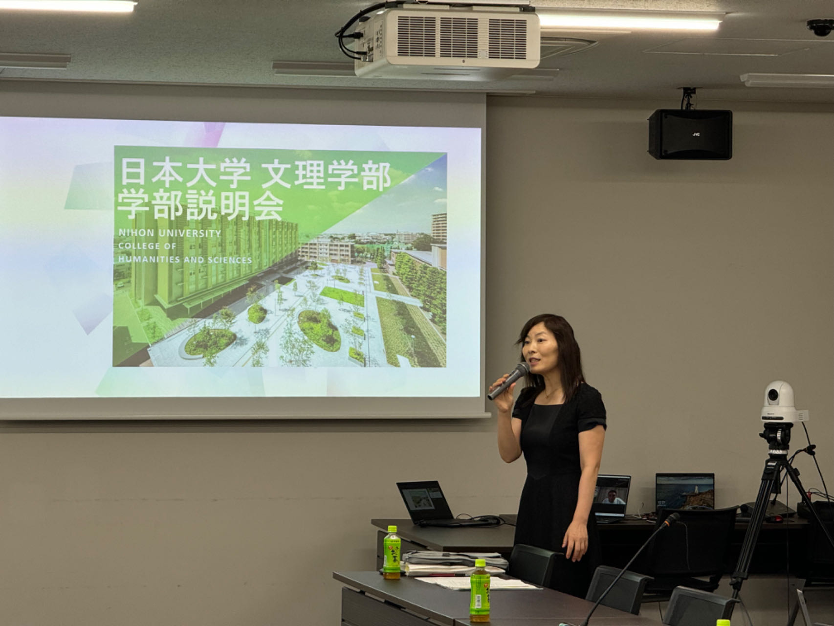 0ee8bb9d1f414fe7908577511bef62f8.jpg 吕林华副课长介绍日本大学文理学部的基本情况.jpg