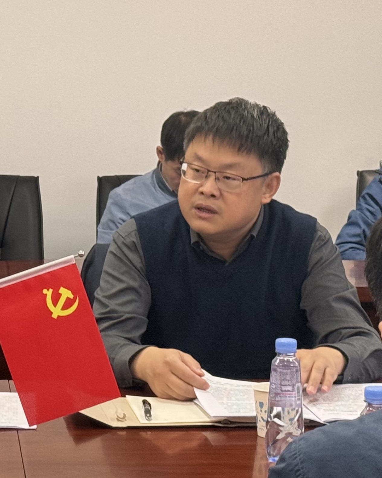 498edf8e0d884517bd442bd46bb2c9d4.jpg 3 彭建主持.jpg