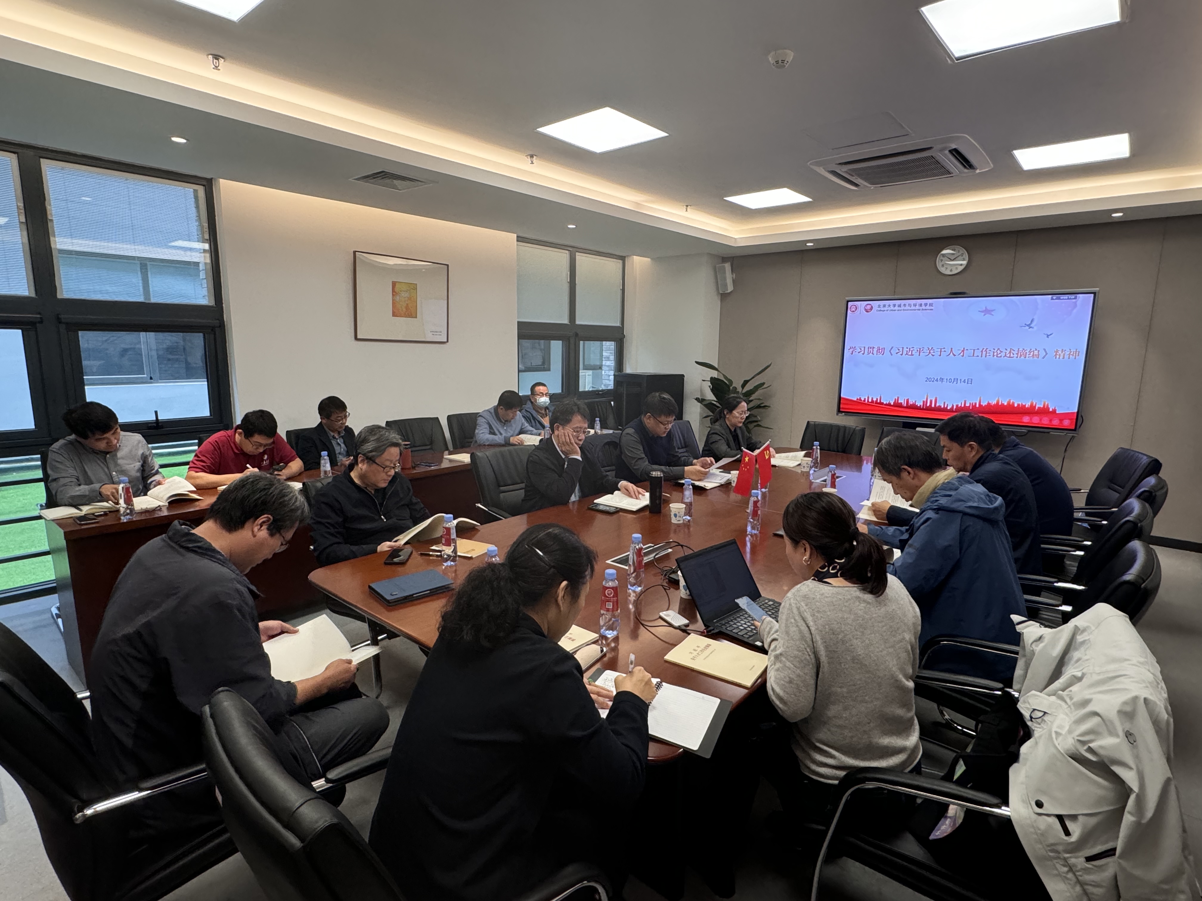 87dbe8b0c4ca4a4faeb2f20c12b51c8c.jpg 1 会议现场.jpg