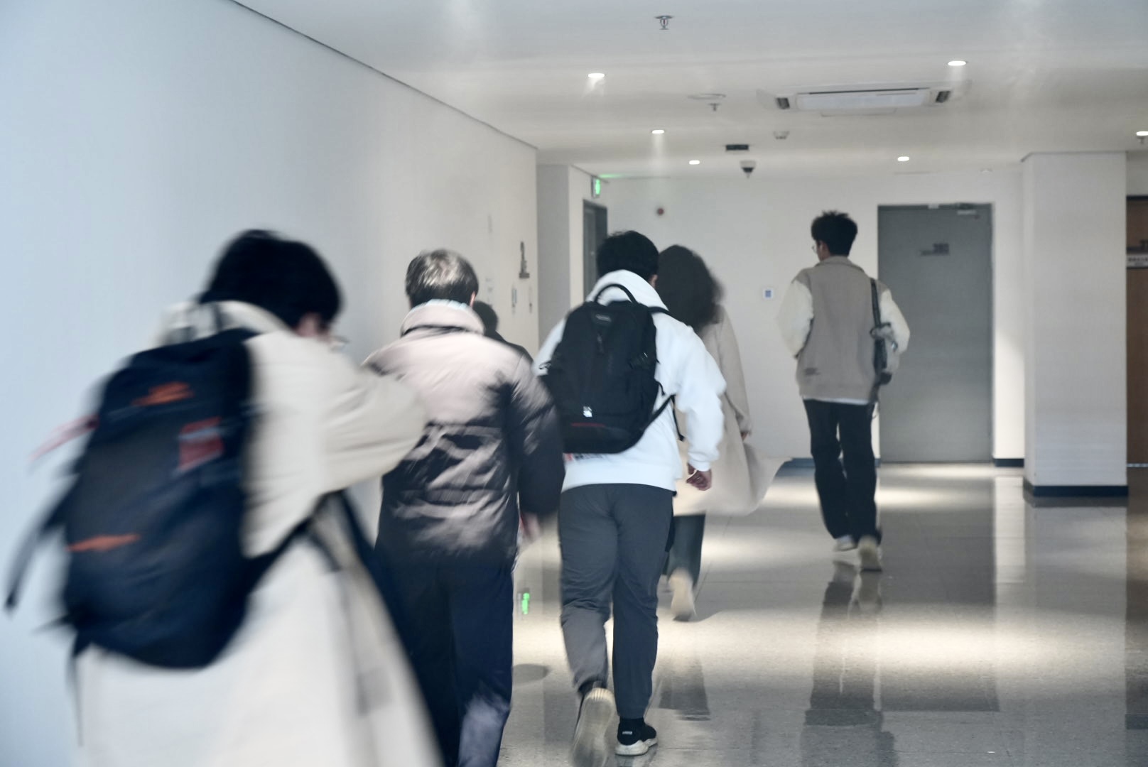 9d19842276984df8b85e76ff18166ca5.jpg 图6 逃生演习.jpg