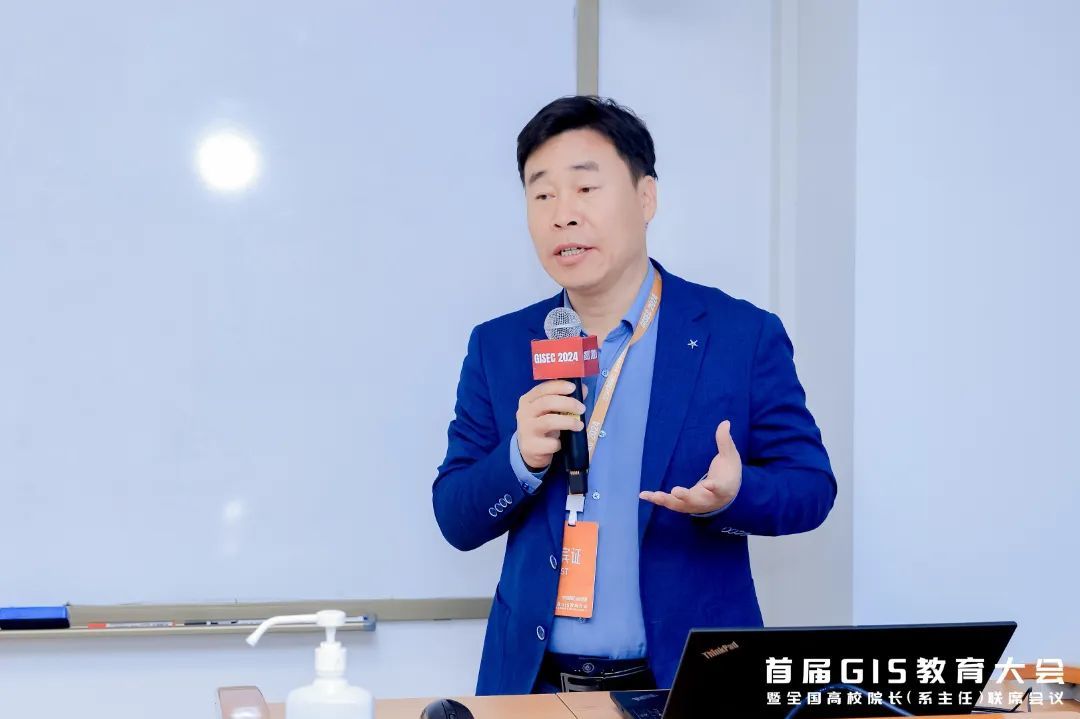 09e1ee5bef244b1cb003f33c33b4d845.jpg 郑光辉.jpg