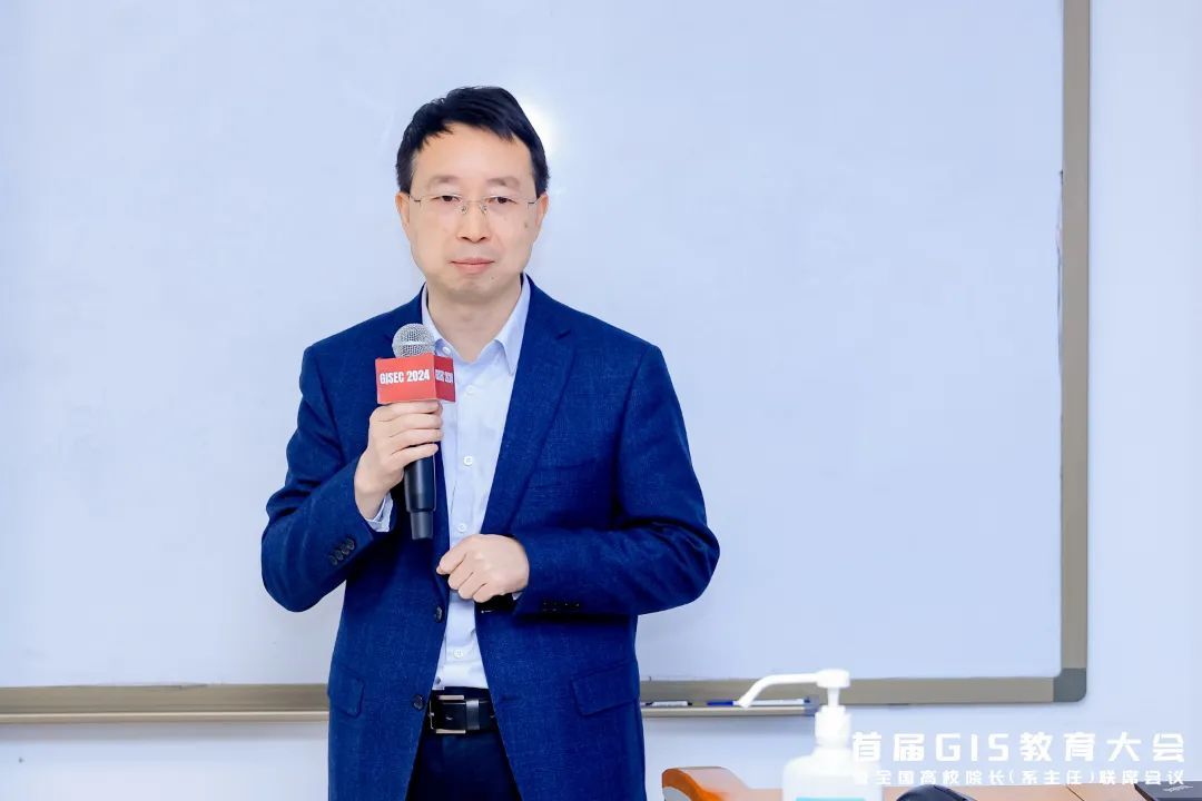 463de94e17954823aebb82ecc2ac3f24.jpg 杨建宇.jpg