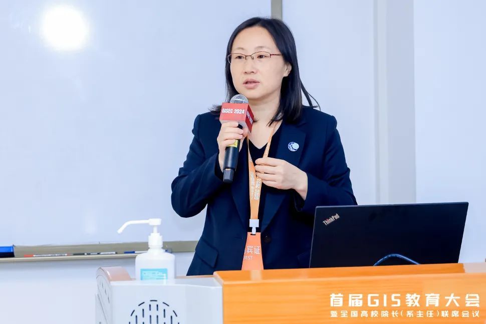 9522f1281fc8459c85a678bdaa694ee7.jpg 明冬萍.jpg