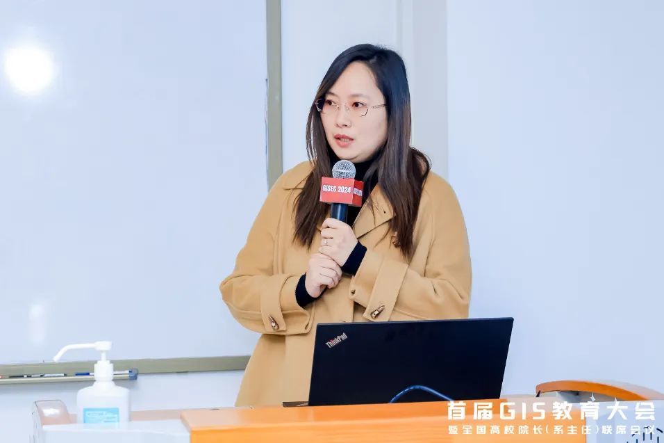 ad4a601a213449b3b3a65002f2555080.jpg 杨慧.jpg