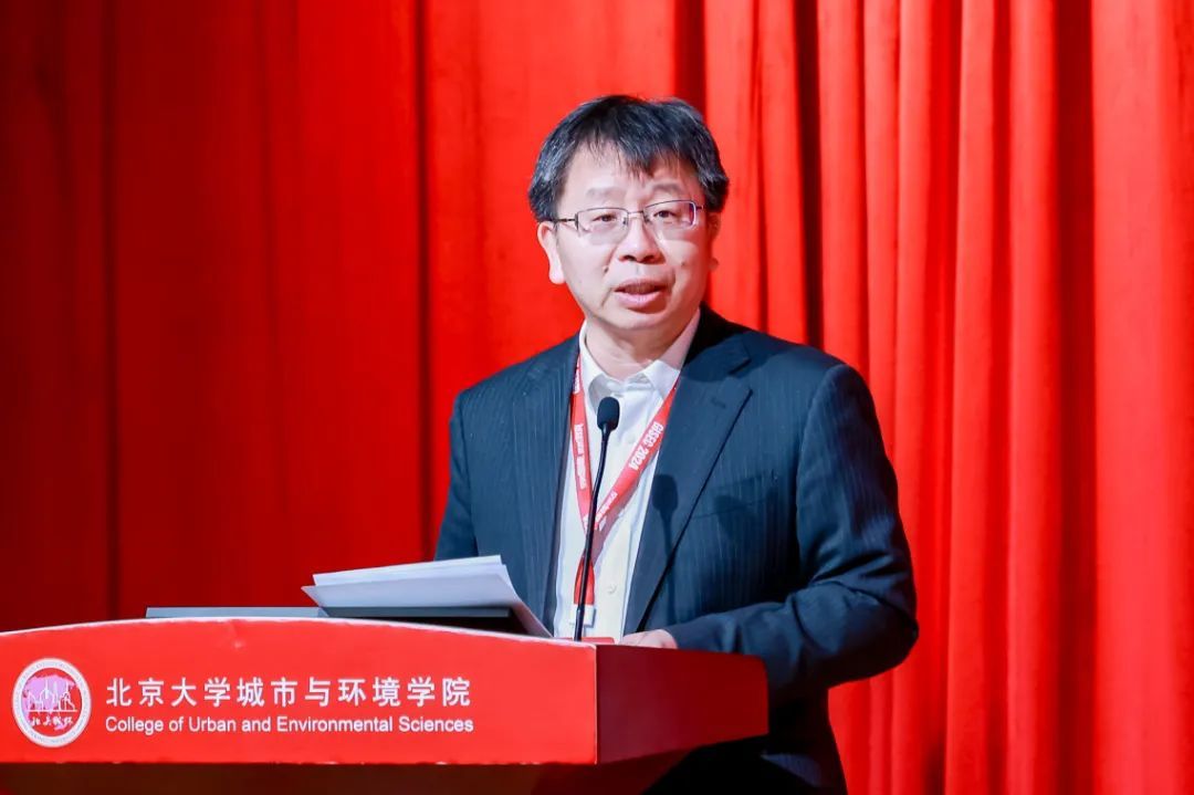 ca4907de9a2f4b089a342e2fd1116ee9.jpg 贺灿飞发言.jpg