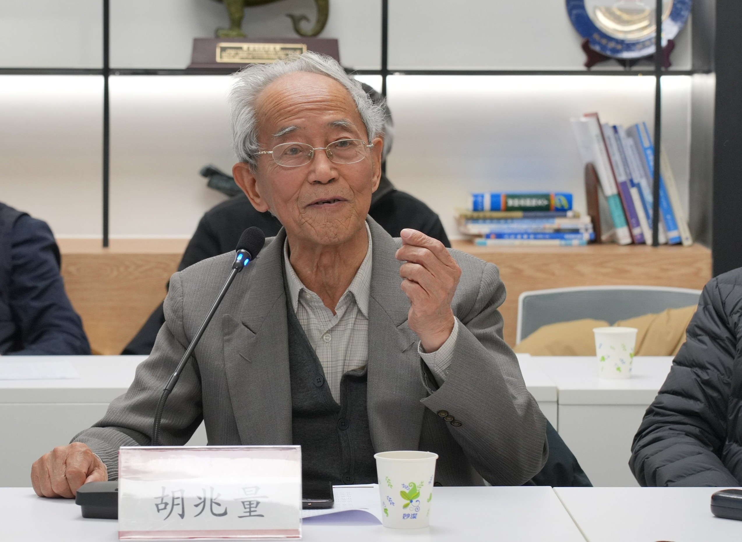 d93d9b2dd212412ca9df97aaefb1cc94.jpg 胡兆量.JPG