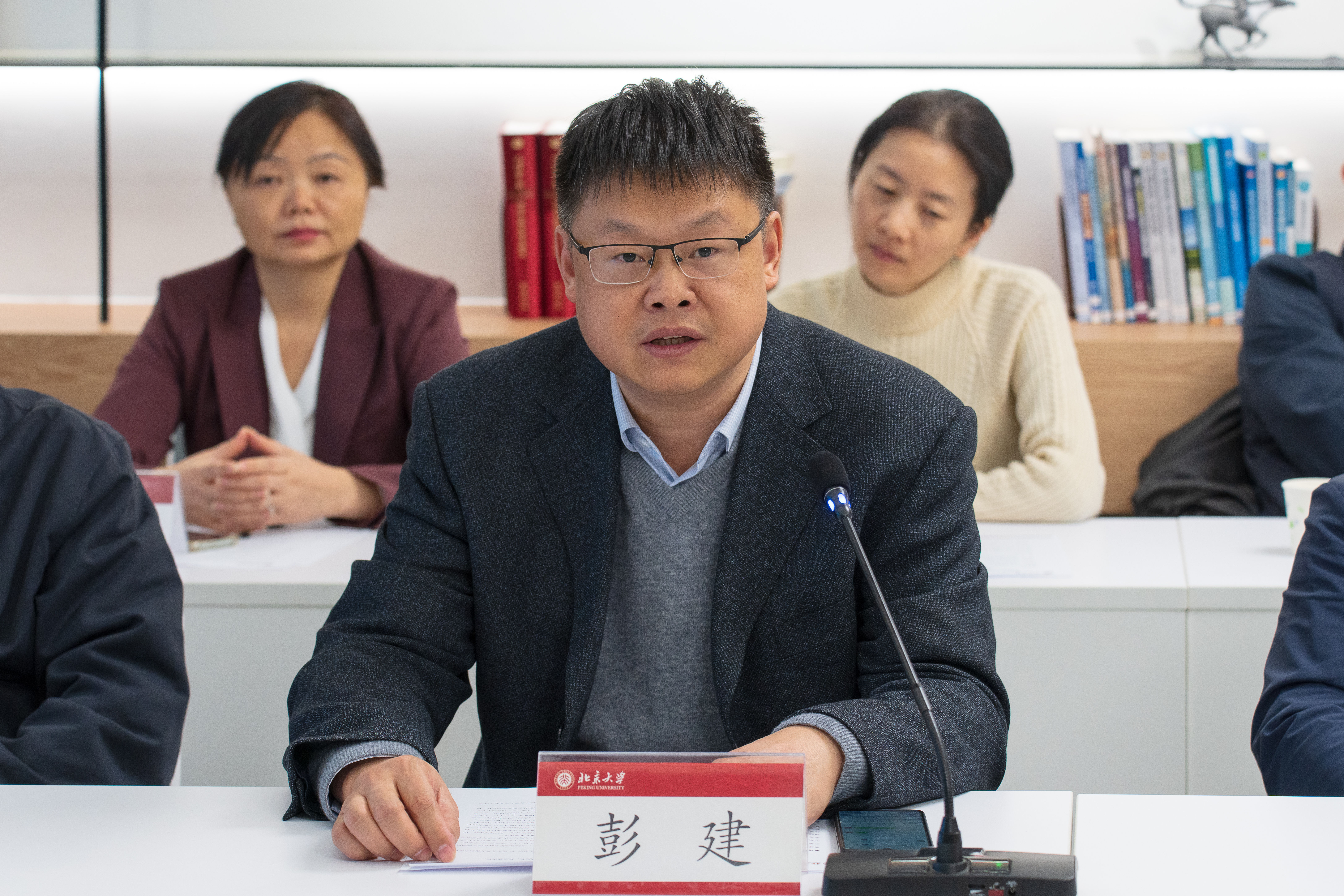 fbc3353bcab24470a4651936dc2fc44a.jpg 彭建_副本.jpg