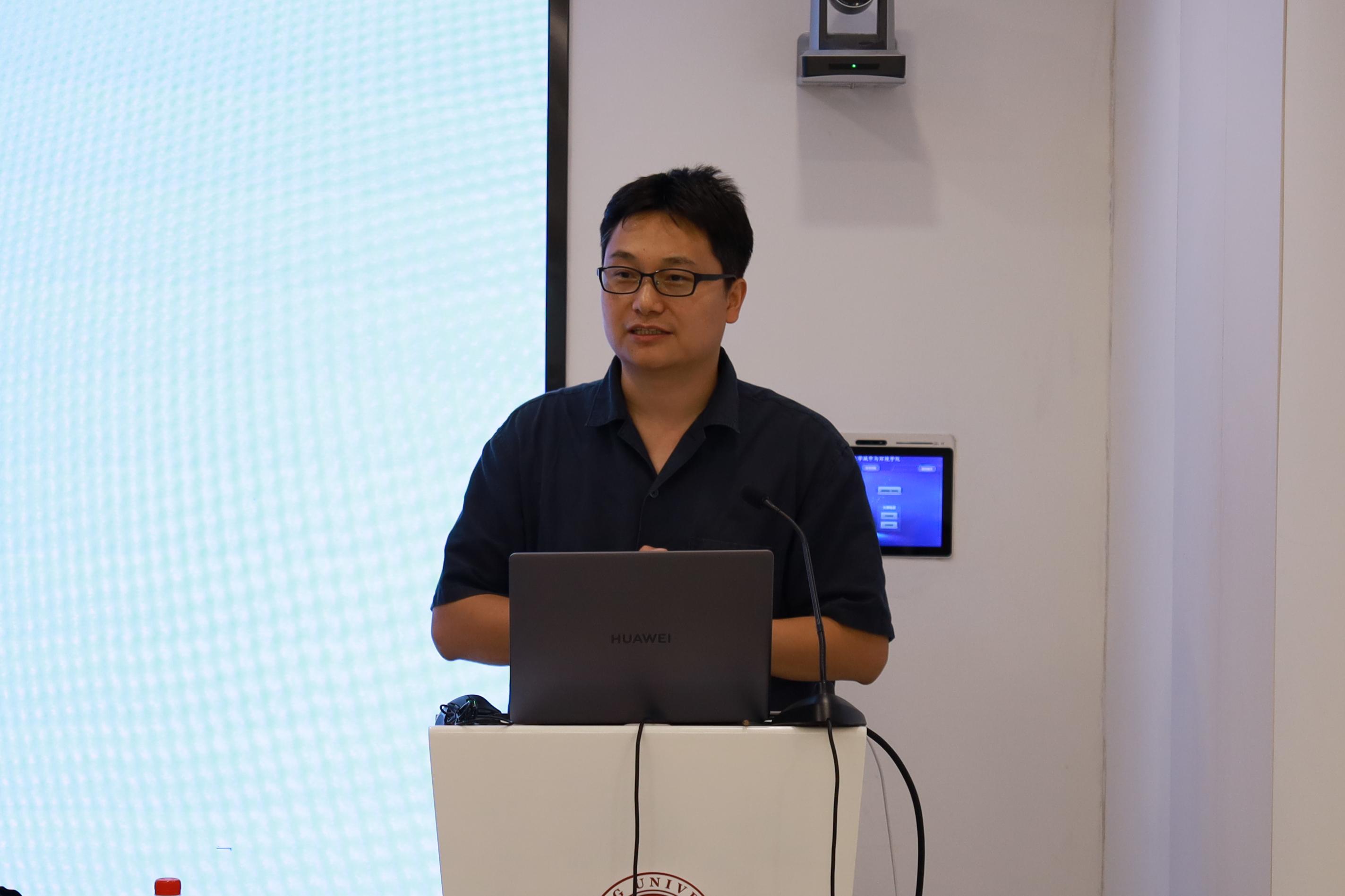 图9 王斌研究员授课.jpg